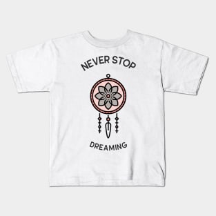Never stop dreaming Kids T-Shirt